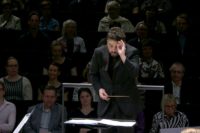 James Gaffigan dirigiert das Finnish Radio Symphony Orchestra