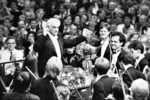 Leonard Bernstein 1987 mit dem Festivalorchester