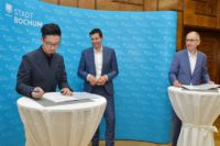 Vertragsunterzeichnung Tung-Chieh Chuang