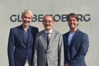 Neil Barry Moss (l.) und Daniel Carter (r.), dazwischen Hans-Herbert Hartan