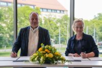 Vertragsunterzeichnung Frauke Roth